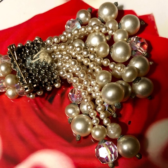 Vintage Pearl, Crystal, Rhinestone Dangle Brooch - Picture 6 of 7